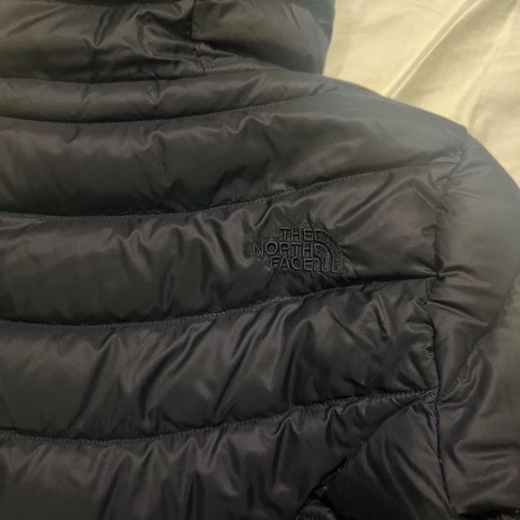The North Face Women's Black Hooded Puffer XS Coat - Picture 6 of 6